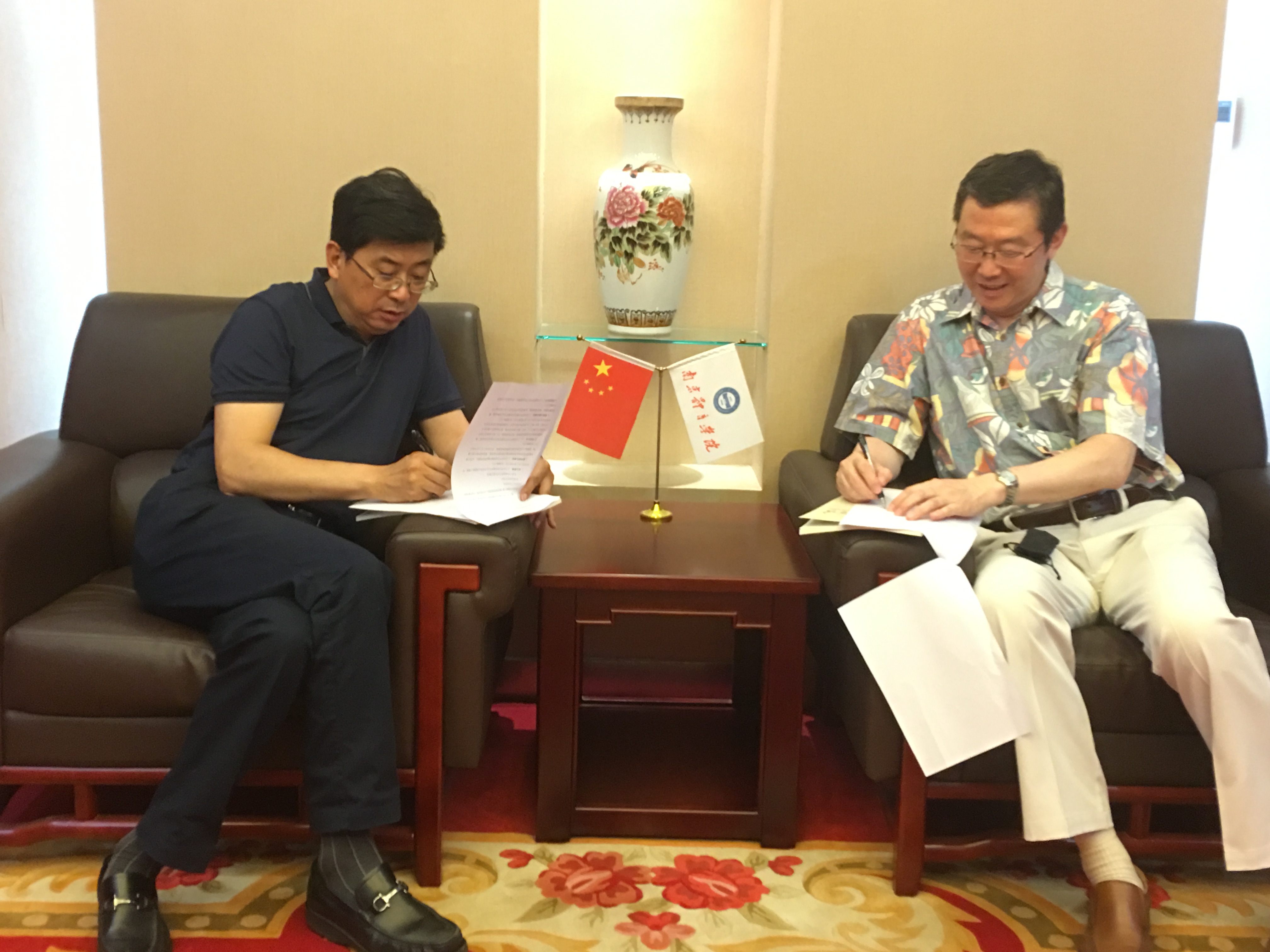 杨国庆校长会见我校柔性人才陈昂博士