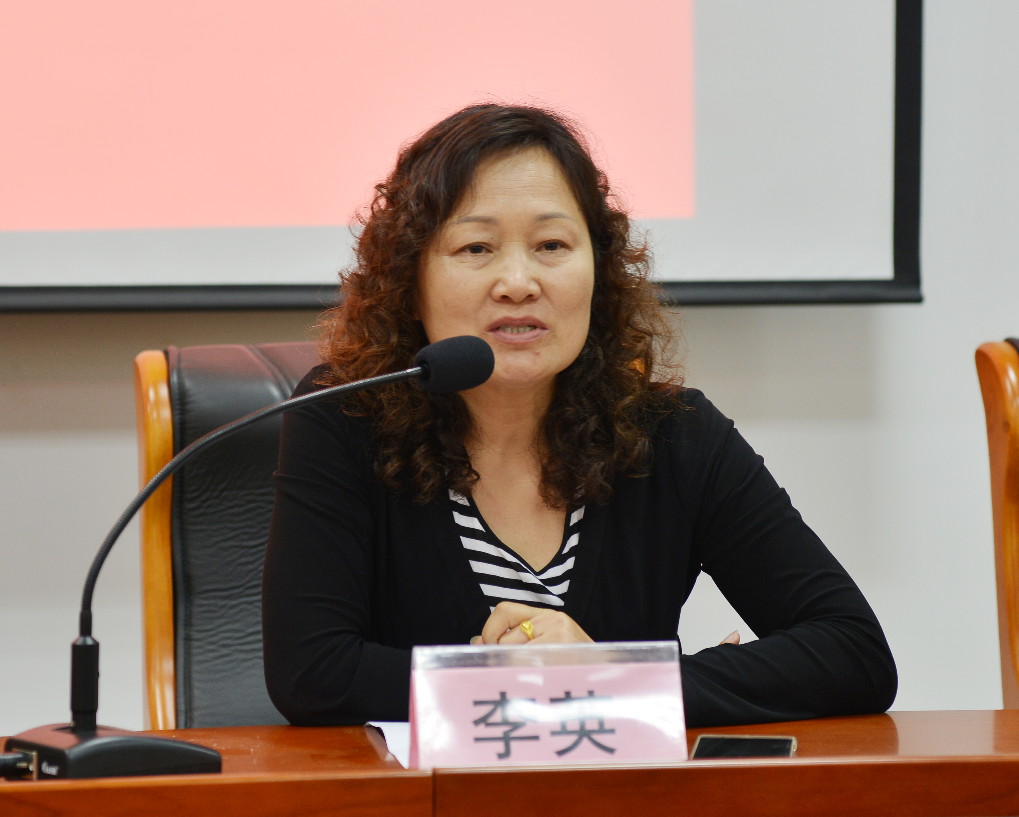 继续教育部李英副主任在开班典礼上讲话