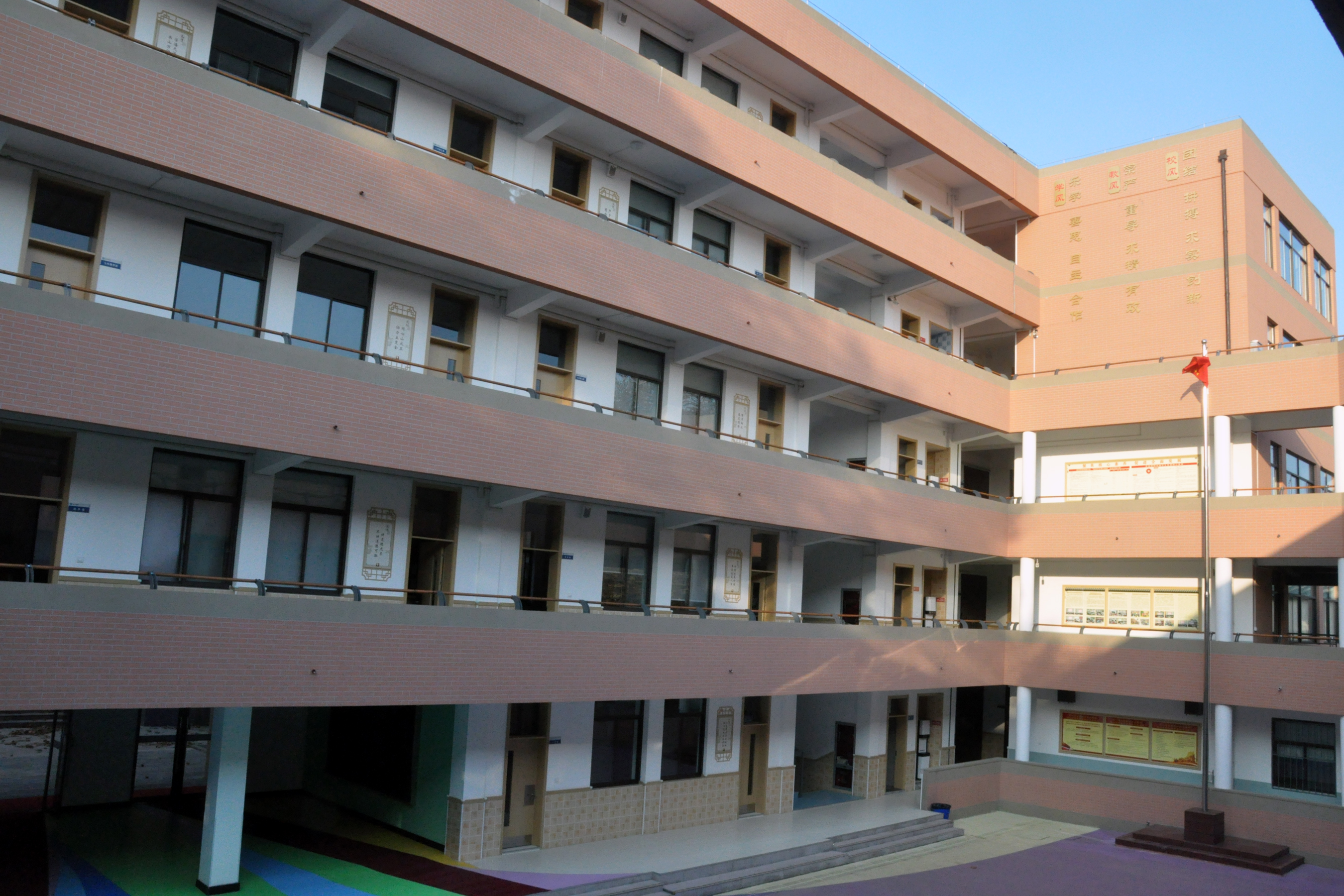 附属学校加强校园文化建设,美化校园环境