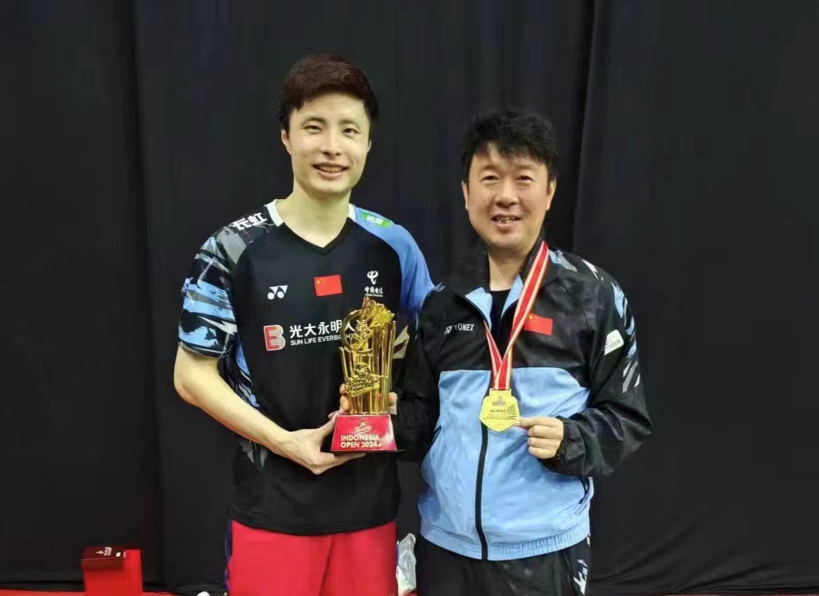 神勇!石宇奇击败安东森夺得印尼羽毛球公开赛男单冠军
