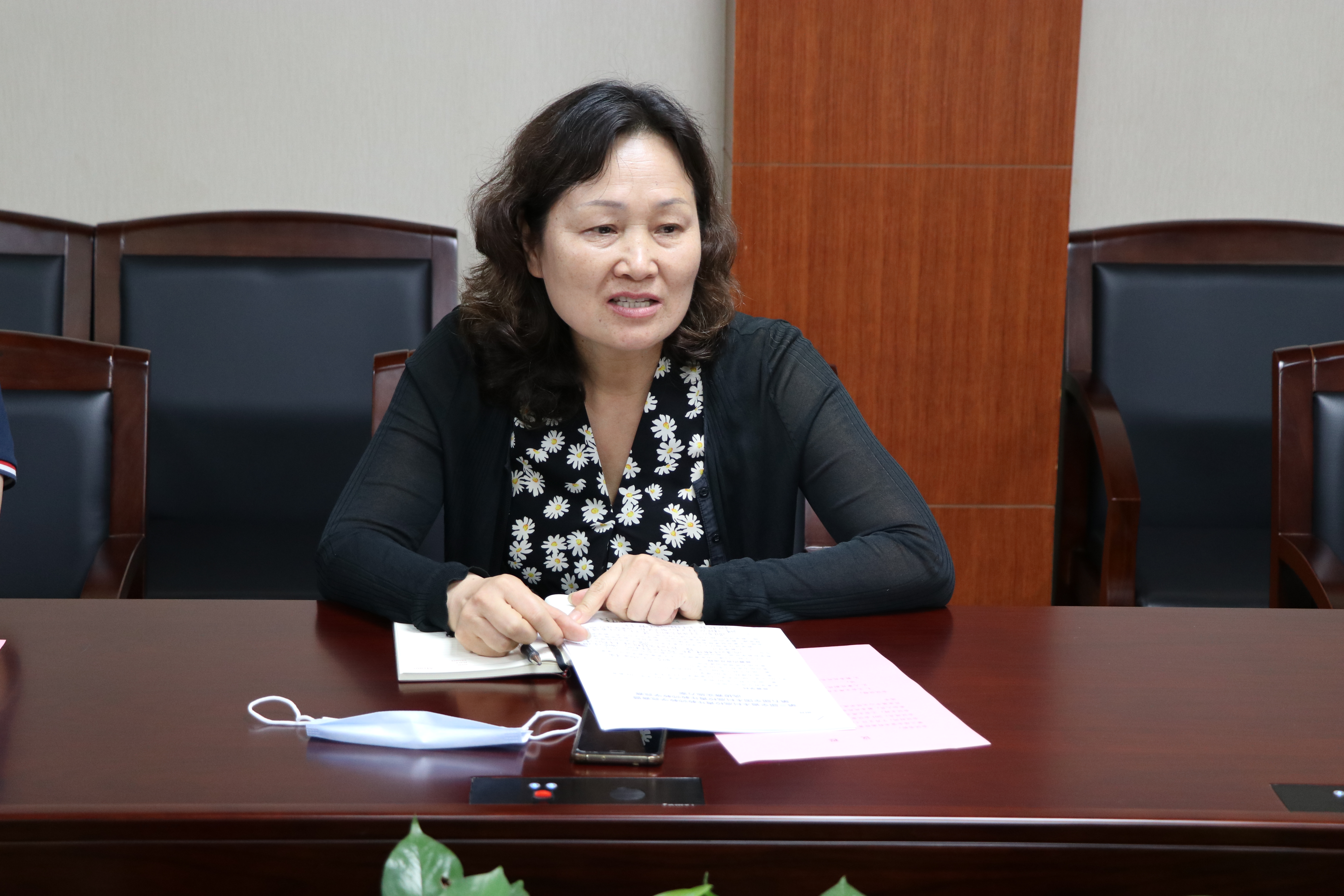 教务处副处长李英讲话